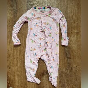 Magnet tic Me Light Pink Footie with Colorful fruit and veggies Prints